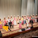 Кубанский казачий хор на сцене как дома