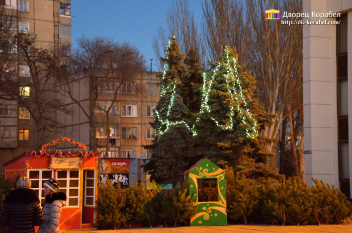 дк-корабелов-ёлочный-базар-декабрь-2013