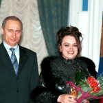 Владимир Путин и Надежда Кадышева 7 марта 2000 года